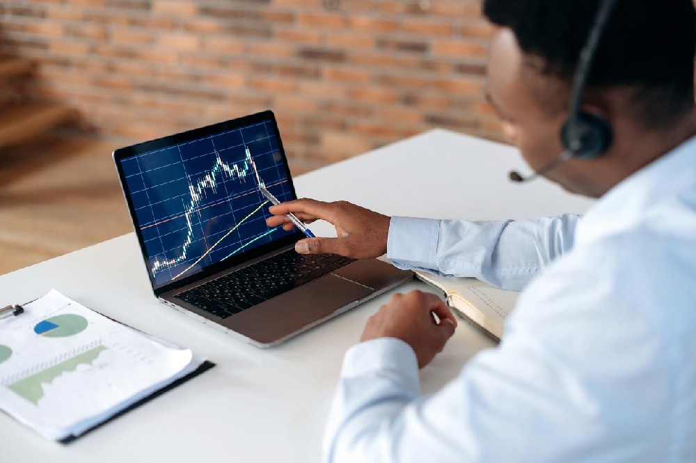 CFD交易全景解析：从运作机制到风险管理的投资指南